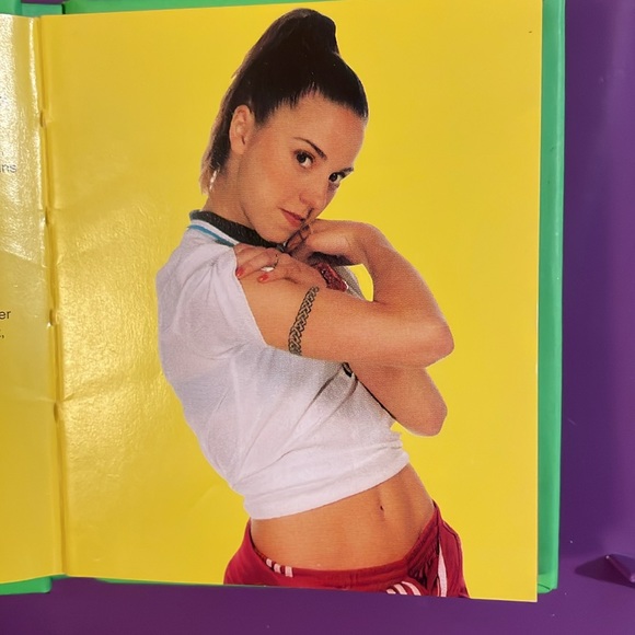 Vtg Spice Girls. Unofficial Sporty Spice In My Pocket Mel C. Little book. - Picture 5 of 5